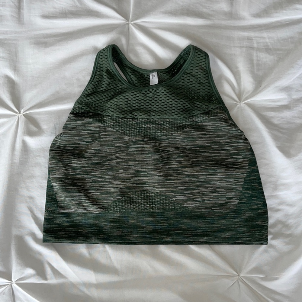 High neck sports bra
